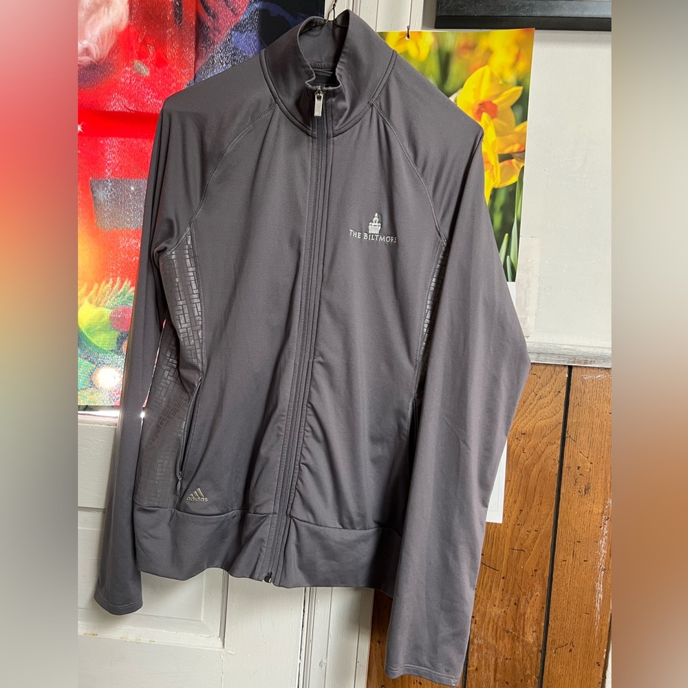 ADIDAS full zip golf jacket It is light weight good for golf or anything outsid